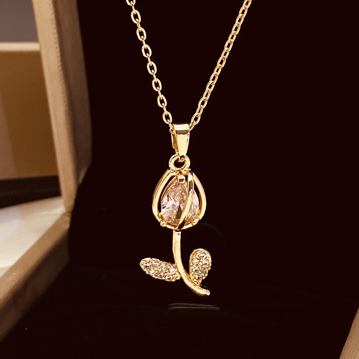 SET DE COLLAR Y ANILLO TULIPÁN