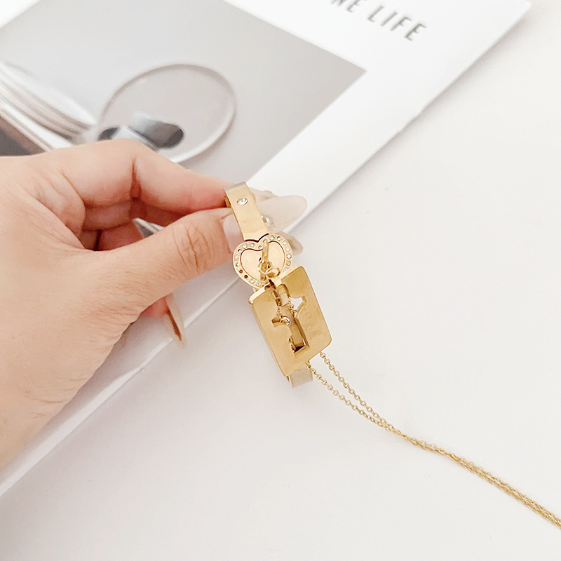 BRAZALETE CORAZÓN Y COLLAR LLAVE MÁGICA