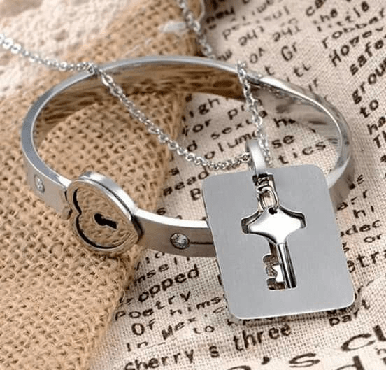 BRAZALETE CORAZÓN Y COLLAR LLAVE MÁGICA
